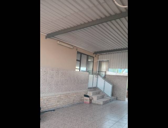 5 BEDROOM HOUSE FOR SALE IN CROSSMOOR